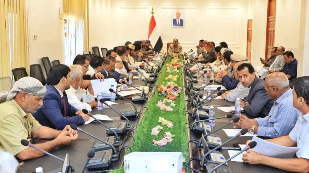 تنفيذي مأرب يشدد على تعزيز الأمن وتحسين القطاع الصحي والخدمات العامة.