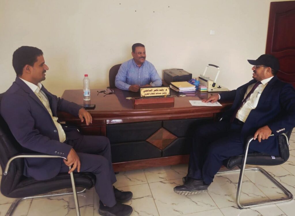 لقاء رسمي يبحث تطوير قطاع الطرق في مأرب ويؤكد استمرار دعم مشاريع الصيانة والتأهيل.